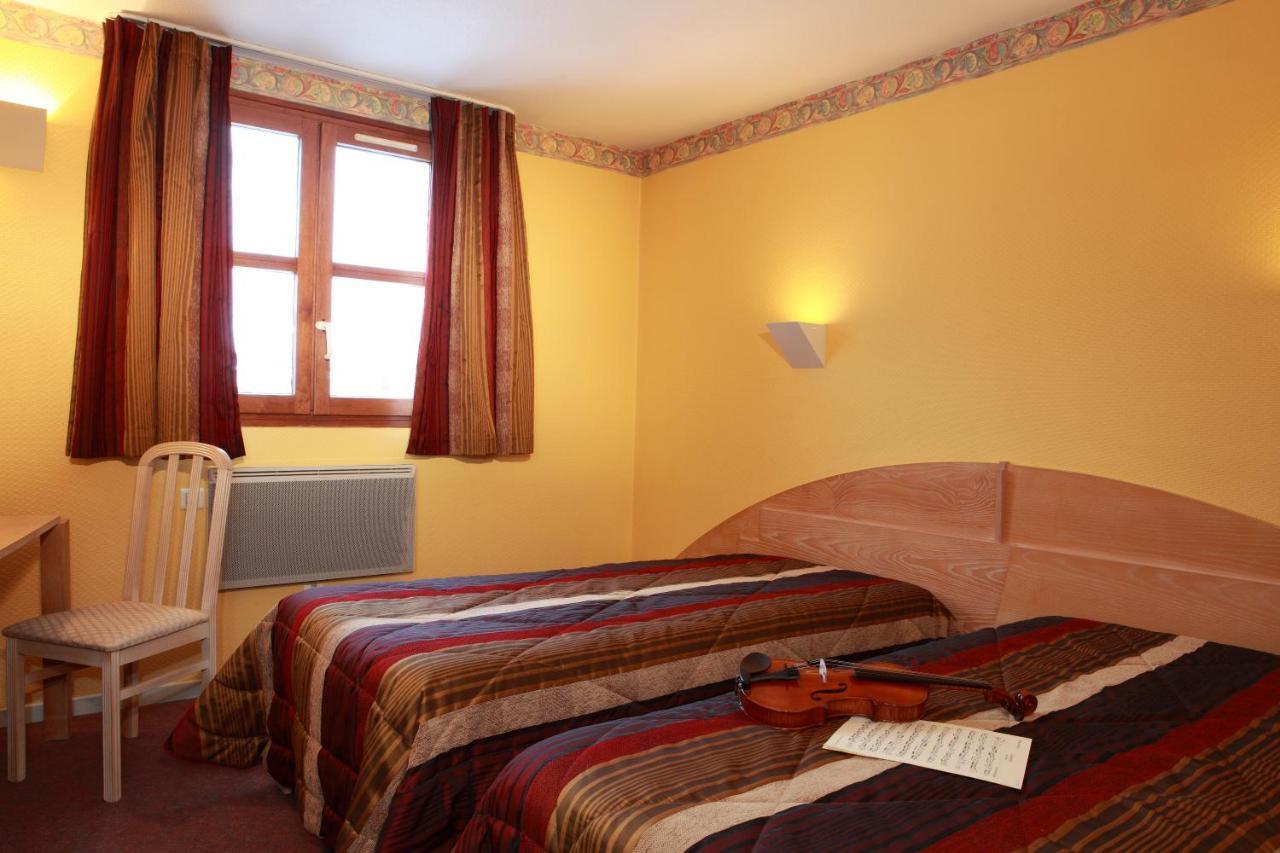 Logis Le Luth Hotel Mirecourt Exterior photo